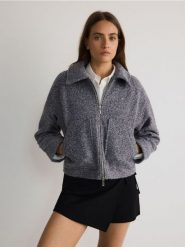 Kurtka oversize - jasnoszary. Szare kurtki damskie Reserved, l, bez wzorów, z tkaniny, bez kaptura. W wyprzedaży za 99.99 zł.