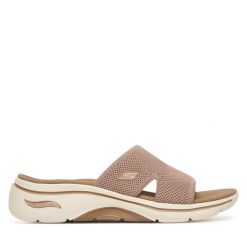 Klapki Skechers. Brązowe klapki damskie Skechers, bez wzorów, bez obcasa, bez zapięcia. Za 289.99 zł.