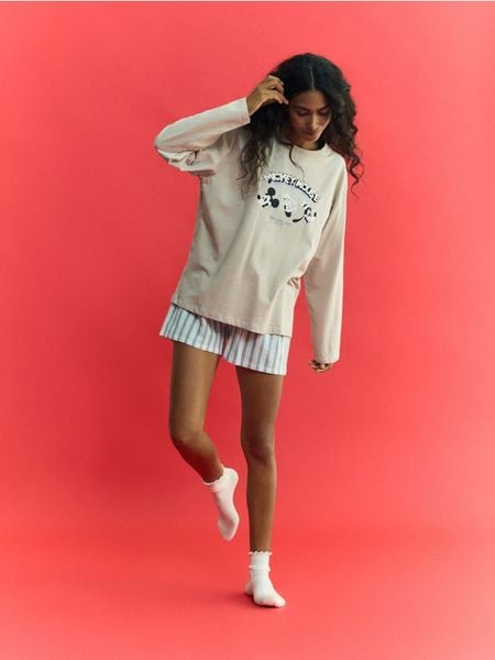 Dwuczęściowa piżama Mickey Mouse - beżowy. Brązowe piżamy damskie Reserved, bez wzorów, z bawełny, bez ramiączek. Za 109.99 zł.