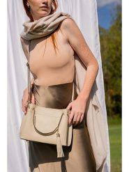 Christian Laurier Skórzana torebka "Lamy" w kolorze kremowym - 27 x 18 x 11 cm rozmiar: onesize. Brązowe torebki klasyczne damskie Christian Laurier, z materiału, przez ramię, bez dodatków. Za 260.99 zł.