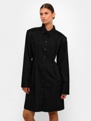 Karen by Simonsen Sukienka koszulowa Mae 10104797 Czarny Regular Fit. Czarne sukienki damskie Karen by Simonsen, bez wzorów, z syntetyku, bez ramiączek. Za 339.99 zł.