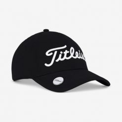 Czapka z daszkiem do golfa Titleist z magnesem na znacznik. Czapki z daszkiem damskie TITLEIST, bez wzorów, z materiału. Za 119.99 zł.