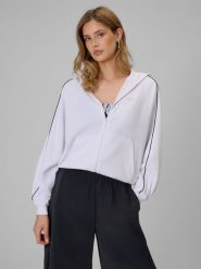 4F Bluza dresowa regular z kapturem damska - biała M. Białe bluzy damskie 4F, m, bez wzorów, z dresówki, z kapturem. Za 179.99 zł.