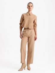 BGN Spodnie w kolorze beżowym rozmiar: 34. Brązowe spodnie materiałowe damskie BGN, bez wzorów, z materiału. Za 74.81 zł.