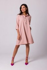 Swobodna sukienka z kołnierzykiem guzikami i kieszeniami róż. Czerwone sukienki damskie Bewear, bez wzorów, z tkaniny, biznesowe, bez ramiączek. Za 349.00 zł.