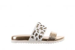 Klapki Bayla-161 006-5177-8502 Gold White Shiny, Złoty/Biały, Skóra naturalna lakierowana - 39. Żółte klapki damskie Bayla, bez wzorów, z lakierowanej skóry, bez obcasa, bez zapięcia. W wyprzedaży za 89.10 zł.