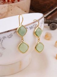 L'Atelier de Gaia Pozłacane kolczyki z tygrysim okiem rozmiar: onesize. Zielone kolczyki damskie L'Atelier de Gaia, pozłacane, z zapięciem typu bigiel. Za 29.95 zł.