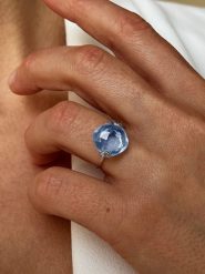 Les Petites Précieuses Srebrny pierścionek z kwarcem rozmiar: 60. Niebieskie pierścionki damskie Les Petites Précieuses, z kwarcem, srebrne. Za 130.99 zł.