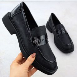 Półbuty damskie lordsy czarne Potocki SZ12650. Czarne półbuty damskie POTOCKI, bez wzorów, ze skóry, bez obcasa, bez zapięcia. Za 99.00 zł.