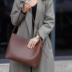 Shopper Solier FL40 Ellise c. brązowy. Brązowe shopper bag Solier, bez wzorów, ze skóry, na ramię, bez dodatków. Za 359.00 zł.