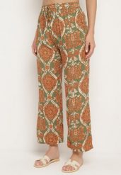 Ciemnobeżowe Szerokie Spodnie z Wiskozy w Stylu Boho z Gumką w Pasie i Wysokim Stanem Tiamaylee. Brązowe spodnie materiałowe damskie Born2be, bez wzorów, z jeansu. Za 39.99 zł.