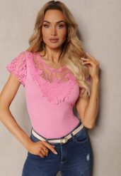 Różowy T-shirt Ozdobiony Koronkowymi Wstawkami Brines. Czerwone t-shirty damskie Renee, m, bez wzorów, z jeansu, bez kołnierzyka. Za 39.99 zł.