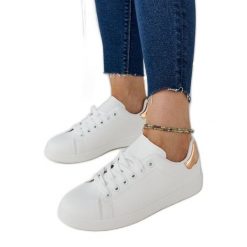 Białe trampki na platformie Birikti. Białe trampki damskie bez wzorów, bez zapięcia. Za 89.18 zł.