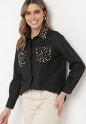 Czarna Koszula o Klasycznym Kroju Ozdobiona Cyrkoniami Eiremsa. Czarne koszule damskie Born2be, m, bez wzorów, eleganckie, bez kołnierzyka, bez ramiączek. Za 69.99 zł.