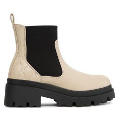 Botki ONLY. Brązowe botki damskie Only, bez obcasa, na płaskiej podeszwie, bez zapięcia. Za 249.99 zł.