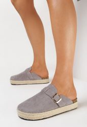 Szare Klapki Mule w Stylu Chodaków z Plecioną Podeszwą Esinna. Szare klapki damskie Born2be, bez wzorów, bez obcasa, na płaskiej podeszwie, bez zapięcia. Za 74.99 zł.