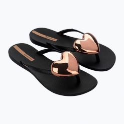 Japonki damskie Ipanema Maxi Fashion. Czarne klapki damskie Ipanema, bez wzorów, z materiału, bez obcasa, bez zapięcia. Za 94.99 zł.