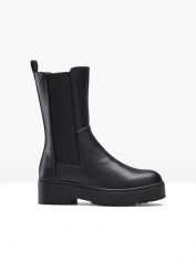 Kozaki. Czarne kozaki damskie bonprix, bez obcasa, bez zapięcia. Za 169.99 zł.