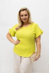 Limonkowa bawełniana bluzka damska Renelle z falbankowym rękawem i marszczoną strukturą materiału PLUS SIZE XXL OVERSIZE WIOSNA. Bluzki damskie Moda Size Plus Iwanek, l, bez wzorów, z bawełny, biznesowe, bez kołnierzyka, plus size, bez ramiączek. Za 169.90 zł.
