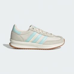 Buty RUN 70s 2.0. Białe obuwie trekkingowe damskie Adidas, ze skóry, bez zapięcia. Za 291.15 zł.