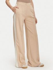 Guess Spodnie materiałowe V6YB26 K5139 Beżowy Relaxed Fit. Brązowe spodnie materiałowe damskie Guess, z aplikacjami, z materiału. Za 434.99 zł.