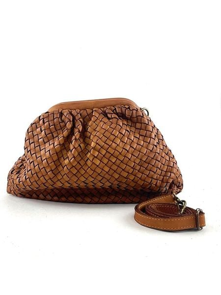 Amara Skórzana kopertówka "Miller" w kolorze jasnobrązowym - 35 x 23 x 8 cm rozmiar: onesize. Brązowe torebki wieczorowe damskie Amara, bez wzorów, z materiału, przez ramię, bez dodatków. Za 431.78 zł.