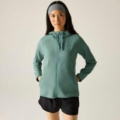 Damska bluza polarowa Nayna z kapturem i zamkiem błyskawicznym. Zielone bluzy damskie Regatta, bez wzorów, z bawełny, z kapturem. Za 229.99 zł.