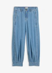 Lekkie jeansy o kroju balloon, ze średnim stanem i wygodnym pasem. Niebieskie jeansy damskie bonprix. Za 144.99 zł.