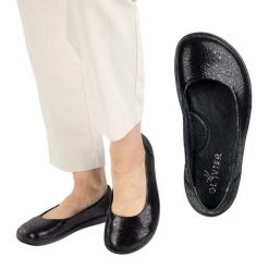 Olivier Barefoot Damskie półbuty skórzane minimalistyczne wsuwane 1771POL Czarne Oczka. Czarne półbuty damskie bez wzorów, bez obcasa, bez zapięcia. Za 453.66 zł.