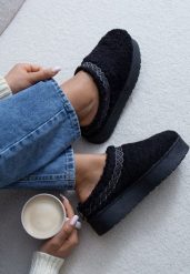 Czarne Kapcie na Platformie z Ozdobną Lamówką Topora. Czarne kapcie damskie Renee. Za 84.99 zł.