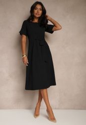 Czarna Rozkloszowana Sukienka Vices Zdobiona Wiązaniem Folarenne. Czarne sukienki damskie Renee, z aplikacjami, eleganckie, bez ramiączek. W wyprzedaży za 107.99 zł.