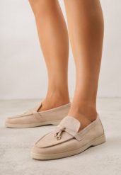 Ciemnobeżowe Mokasyny z Imitacji Zamszu Zdobione Zawieszką i Przeszyciem Aezoris. Brązowe mokasyny damskie Renee, z jeansu, bez obcasa. Za 99.99 zł.