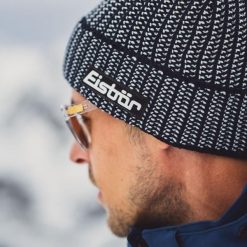 Czapka Eisbar Sorrak MÜ SA. Czarne czapki damskie Eisbär, bez wzorów, z wełny. Za 219.90 zł.