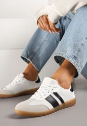 Białe Sneakersy w Stylu Tenisówek Ozdobione Paskami Jenaniela. Białe obuwie sportowe damskie Renee, z jeansu, bez zapięcia, tenisowe. Za 69.99 zł.