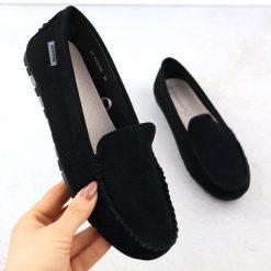 Mokasyny damskie półbuty zamszowe czarne Potocki 09301. Czarne mokasyny damskie POTOCKI, z nubiku, bez obcasa. Za 189.99 zł.