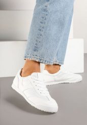 Białe Sneakersy w Stylu Kultowych Tenisówek Felandris. Białe obuwie sportowe damskie Born2be, z jeansu, bez zapięcia, tenisowe. Za 84.99 zł.