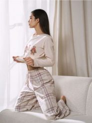 Bawełniania piżama dwuczęściowa z nadrukiem misiów - kremowy. Białe piżamy damskie Sinsay, bez wzorów, z bawełny, bez ramiączek. Za 59.99 zł.