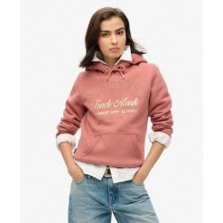 Luksusowa bluza z kapturem z metalicznym logo. Czerwone koszulki sportowe damskie Superdry, bez wzorów, bez ramiączek. Za 382.55 zł.