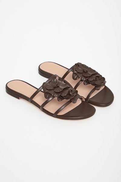 Klapki damskie skórzane TWINSET. Klapki damskie Twinset Milano, bez wzorów, bez obcasa, bez zapięcia. Za 879.00 zł.