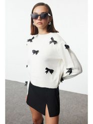 Trendyol Sweter w kolorze kremowym rozmiar: S. Brązowe swetry klasyczne damskie Trendyol, s, ze splotem, bez kołnierzyka. Za 96.60 zł.