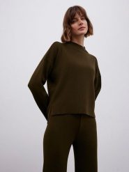 BGN Sweter w kolorze khaki rozmiar: 40. Brązowe swetry klasyczne damskie BGN, z wełny, bez kołnierzyka. Za 127.05 zł.