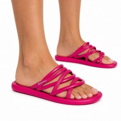 Klapki damskie Ipanema 83606 MEU SOL SLIDER FEM. Czerwone klapki damskie Ipanema, bez wzorów, z materiału, bez obcasa, bez zapięcia. Za 45.00 zł.