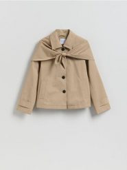 Krótki trencz z szalem - beżowy. Brązowe płaszcze damskie Reserved, l, bez wzorów, z bawełny, bez kaptura. Za 279.99 zł.