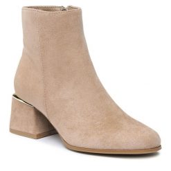 Botki Jenny Fairy. Brązowe botki damskie Jenny Fairy, bez obcasa, na słupku, bez zapięcia. Za 74.98 zł.