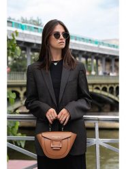 Maison héritage PARIS Skórzana torebka "Mini Votti" w kolorze jasnobrązowym - 30 x 17 x 8 cm rozmiar: onesize. Brązowe torebki klasyczne damskie maison héritage PARIS, z materiału, bez dodatków. Za 369.99 zł.