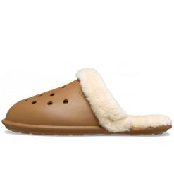 Kapcie Crocs CLASSIC FUZZ SCUFF SLIPPER 212143-2EY. Brązowe kapcie damskie Crocs, z futra. Za 189.00 zł.