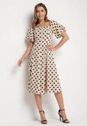 Beżowa Rozkloszowana Sukienka Vices w Grochy z Dekoltem Typu Hiszpanka Zimina. Brązowe sukienki damskie Born2be, bez wzorów, z materiału, klasyczne, bez ramiączek. Za 129.99 zł.