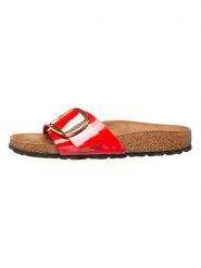 Birkenstock Klapki "Madrid Big Buckle" w kolorze czerwonym rozmiar: 38. Czerwone klapki damskie Birkenstock, bez wzorów, z otwartym noskiem, bez obcasa, bez zapięcia. Za 331.46 zł.