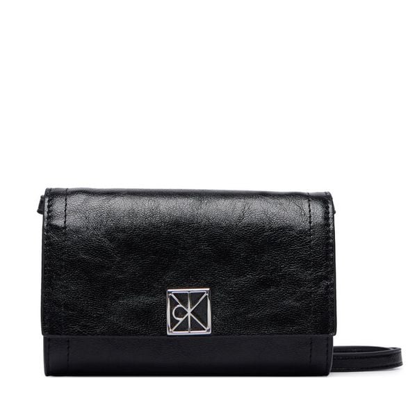 Torebka Calvin Klein. Czarne listonoszki damskie Calvin Klein, bez wzorów, bez dodatków. Za 289.99 zł.