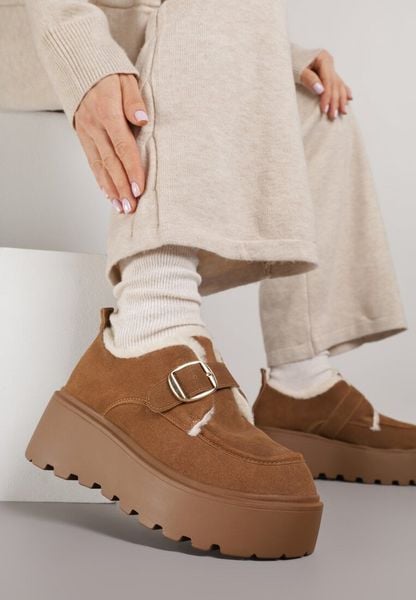 Jasnobrązowe Śniegowce na Platformie z Paskiem ze Sprzączką i Futrem Unweda. Brązowe śniegowce damskie Renee, z jeansu. Za 129.99 zł.